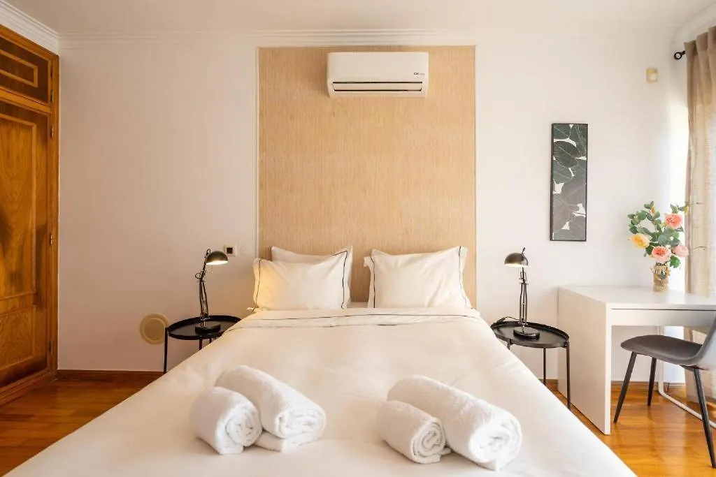 Kubata Hill Hotel Parede 0*,